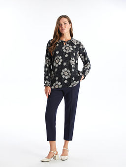 Ba?lamal? Yaka ?i?ekli Kad?n Bluz