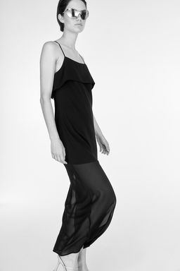 Vestido de gasa con tirantes finos