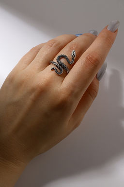 Кольцо «Змея» изогнутая, цвет чернёное серебро, безразмерное
