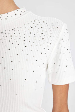 Женская приталенная футболка с короткими рукавами и полуводолазкой в рубчик с вышивкой - Defacto фото 5