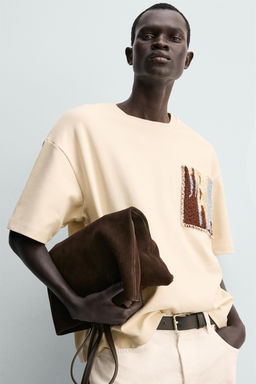 CAMISETA PARCHE TEXTURA COMBINADA / Blanco roto