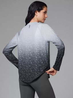 Спортивный рашгард свободного кроя