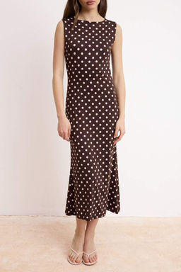 Kahverengi Puantiyeli Bodycon Kay?k Yaka Kolsuz Maxi Esnek Orme Elbise TWOSS26EL00200 - Trendyolmilla фото 3