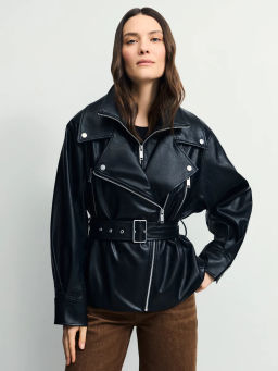 Куртка-косуха с ремнем на поясе из искусственной кожи / Zarina  фото 5