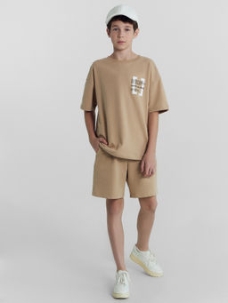 Комплект для мальчиков (футболка, шорты) бежевый с печатью