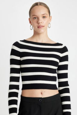 Slim Fit Dar Kesim Cizgili Kay?k Yaka Triko Kazak