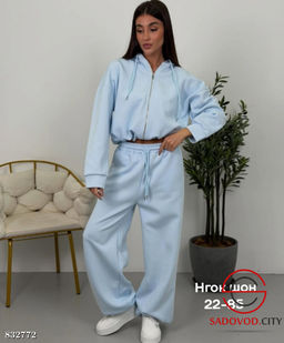 Костюм женский спортивный