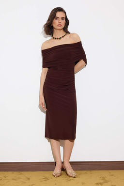 Limited Edition Kahverengi Bodycon Carmen Yaka Kolsuz Esnek Orme Elbise TWOSS26EL00266 - Trendyolmilla фото 2