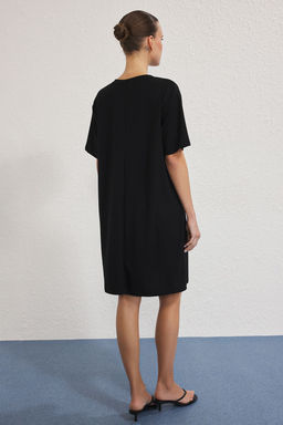 Trendyolmilla Siyah Yumusac?k Nervurlu Shift/Duz Kesim Mini Orme Elbise TWOSS25EL00778  фото 4