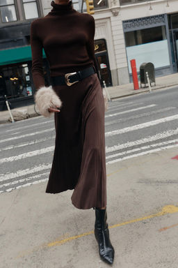 PLEATED FAUX SUEDE MIDI SKIRT WITH BELT - Zara фото 2