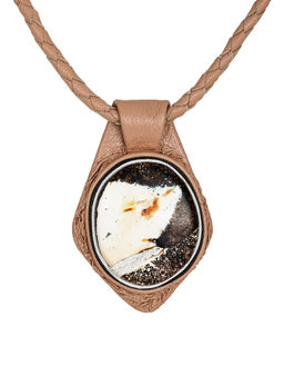 Стильное колье из кожи и натурального пейзажного янтаря Амазонка