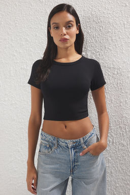Siyah-Siyah Crop 2li Paket Slim/Vucuda Oturan Orme Bluz TWOSS23BZ00108