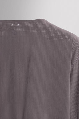 CAMISETA T?CNICA ESTRUCTURA / Morado