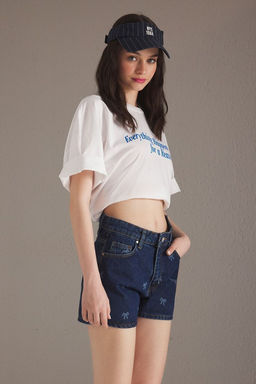 TRENDYOLMILLA Mavi Kurdele Bask? Detayl? Denim Sort TWOSS25SR00118