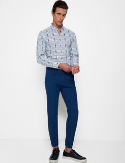 Рубашка приталенного кроя с длинным рукавом цвета индиго