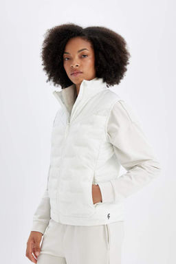 Водоотталкивающий надувной жилет для спортсменов DeFactoFit с воротником-стойкой