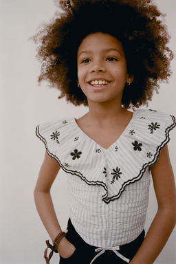 TOP RAYAS BORDADOS / Negro / Crudo