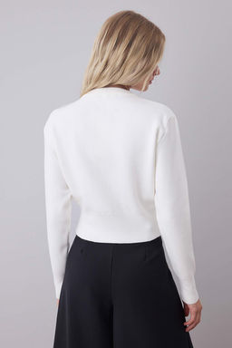 Ekru Premium Iplik/Ozel Iplik Crop Gul Dugmeli Ceket Gorunumlu Triko H?rka TWOAW25HI00110