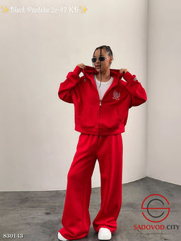 Спортивный женский костюм