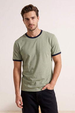 Ye_il Regular/Normal Kesim Kontrast Yaka ve Kol Detayl_ Pike Dokulu T-Shirt TMNSS26TS00009