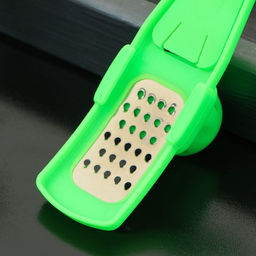 Цена за 2 шт. Тёрка для чеснока с держателем Доляна, 14 см, малая, МИКС фото 6