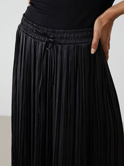 Beli Lastikli Saten Kad?n Pileli Etek