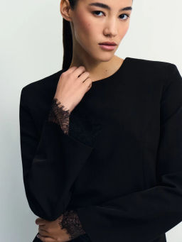 Приталенное платье мини с кружевом / Zarina  фото 6