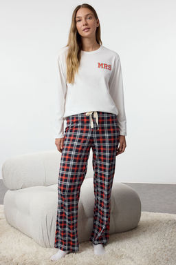 Trendyolmilla Kad?n Couple/Cift Beyaz %100 Pamuklu Ekoseli Sloganl? Orme Pijama Tak?m? THMAW25PT00166