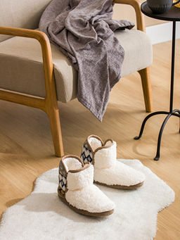 Nak??l? Kad?n Pel?? Ev Botu