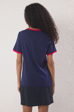 Lacivert %100 Pamuk Kontrast Biyeli Slogan Bask?l? Regular/Normal Kal?p Orme T-Shirt TWOSS24TS00105