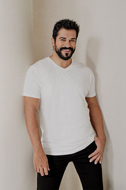 Slim Fit Dar Kesim V Yaka Pamuklu K_sa Kollu Beyaz Ti__rt ET4800000001BYZ