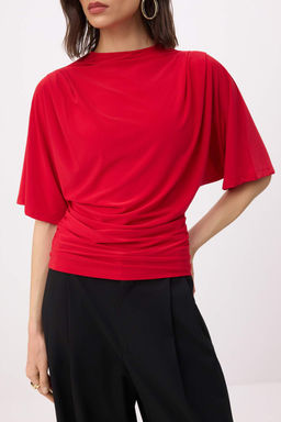 K?rm?z? Fitted/Vucuda Oturan Kay?k Yaka Yarasa Kol K?sa Kollu Esnek Orme Bluz TWOSS26BZ00020
