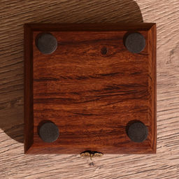 Шкатулка резная, 10×10×4 см, дерево шишам