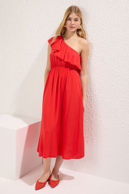 TRENDYOLMILLA Indigo Cicekli Etegi Belden Ac?lan Asimetrik Yaka Midi Dokuma Elbise TWOSS25EL00283  фото 3