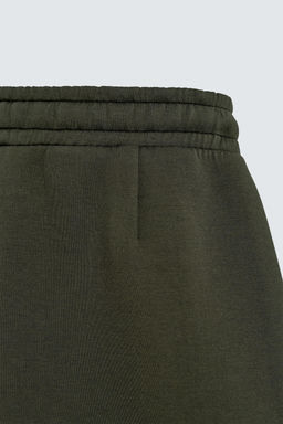 PLEATED NEOPRENE-EFFECT LONG BERMUDA SHORTS - Zara фото 9