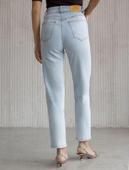 Джинсы mom-fit из эластичного облегченного денима - Vilatte фото 3