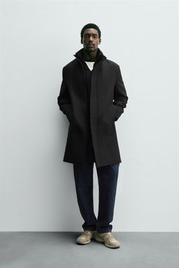 COAT WITH DETACHABLE COLLAR