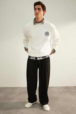 Ekru Oversize/Geni_ Kesim _i_ek Nak__l_ __i Polar/S_cak Tutan Sweatshirt TMNAW24SW00012