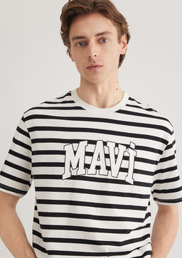 Mavi Logo Bask?l? Beyaz Tisort