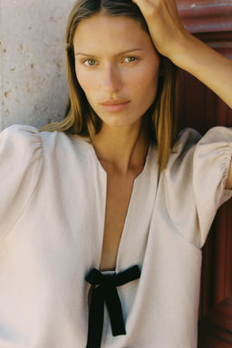 LINEN BLEND TIE BLOUSE