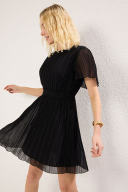 Siyah Piliseli Astarl? Sifon Ucus Ucus Dokuma Mini Elbise TWOSS25EL00119