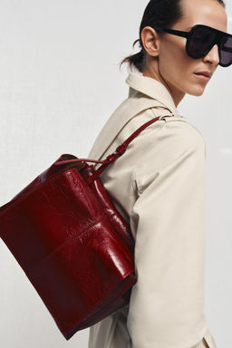 MINI SHOPPER PIEL DOBLE BOLSILLO / Rojo Cereza