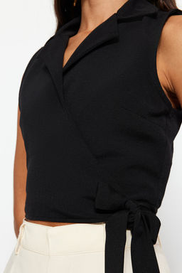 Siyah Baglamal? Crop Dokuma Keten Gorunumlu Bluz TWOSS23BZ00550