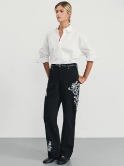 Джинсы straight с декоративной вышевкой / Zarina