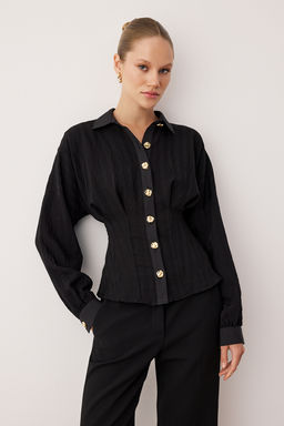 Siyah Gold Dugme Detayl? Bele Oturan Fitted Gomlek TWOAW26GO00104