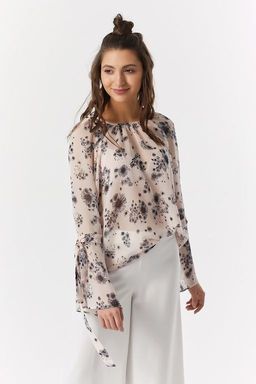 Блузка шифоновая прозрачная с цветочным принтом на светло-розовом