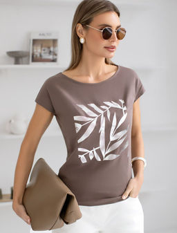 Нарядная футболка с серебристым принтом