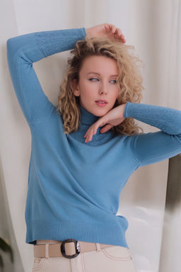 12203 Свитер с ажурной кокеткой голубой - Martichelli фото 10