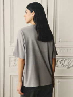 Футболка с принтом и декоративными кристаллами / Zarina