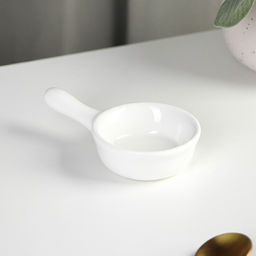 Соусник керамический с ручкой Доляна Классика, 30 мл, 106 см, цвет белый